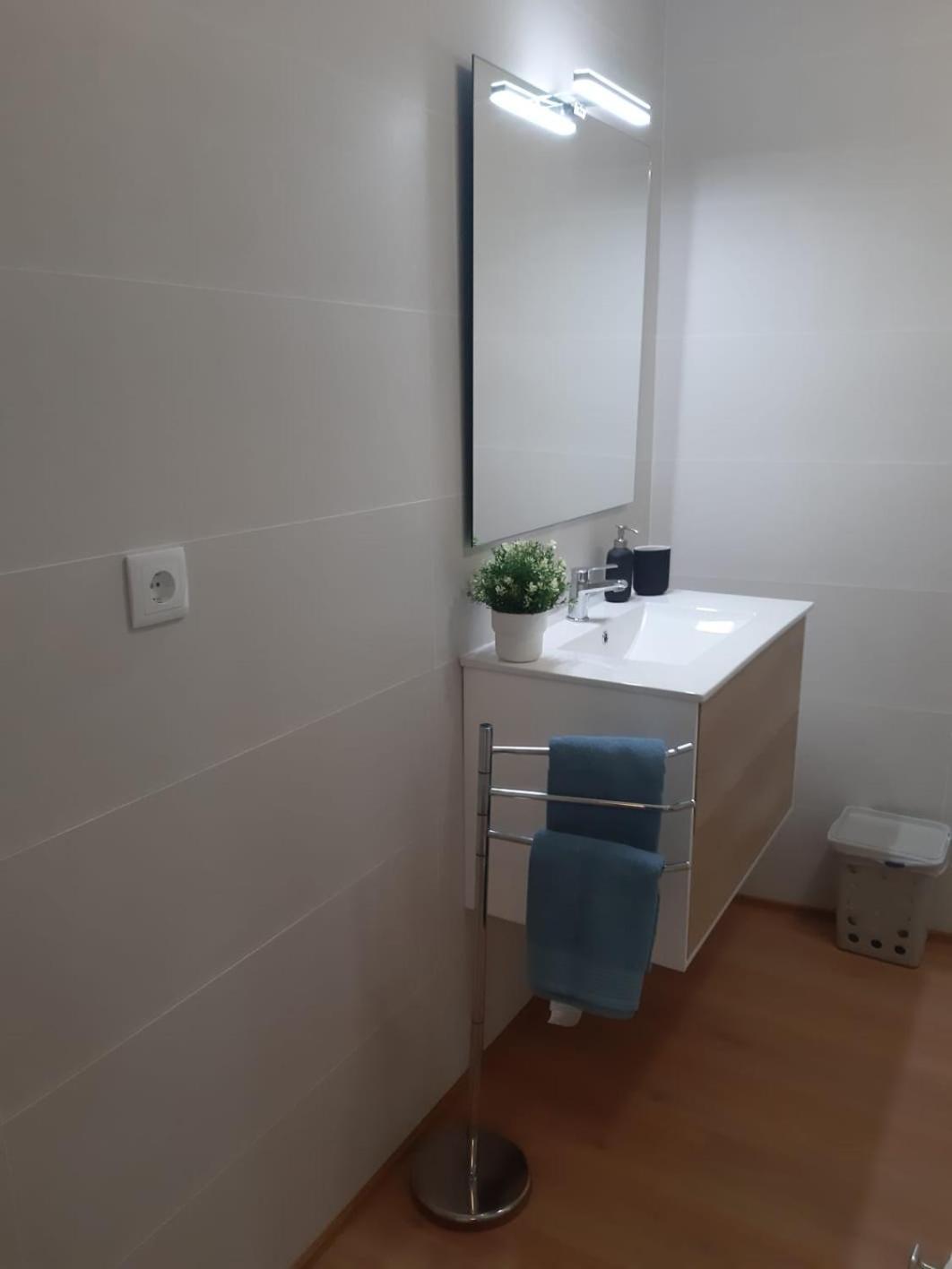 Las Flores Apartment *